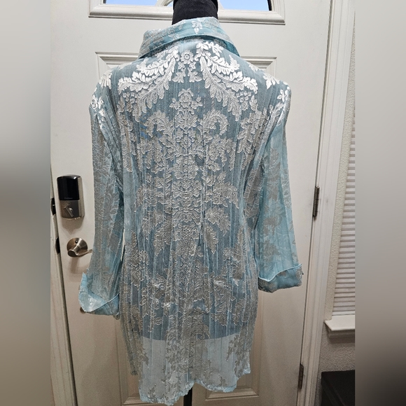 Graff Dressy Button Front Top Medium - Picture 4 of 5